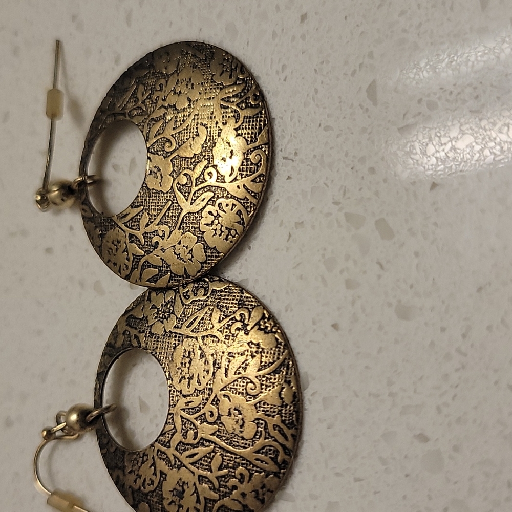 Brushed gold hoop earrings